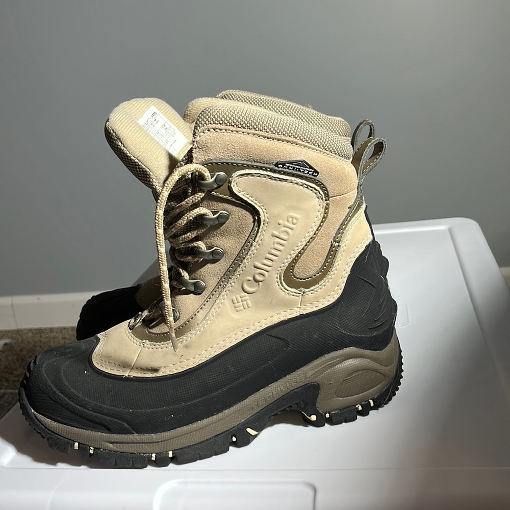 Columbia whitefield boot with omnitech- size 7